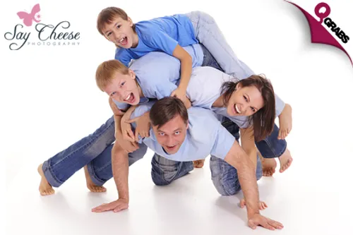 Strike a Pose! For QR149 get an indoor photoshoot of 12 Photos size 5" x 7" with photoshop editing (QR350 Value)